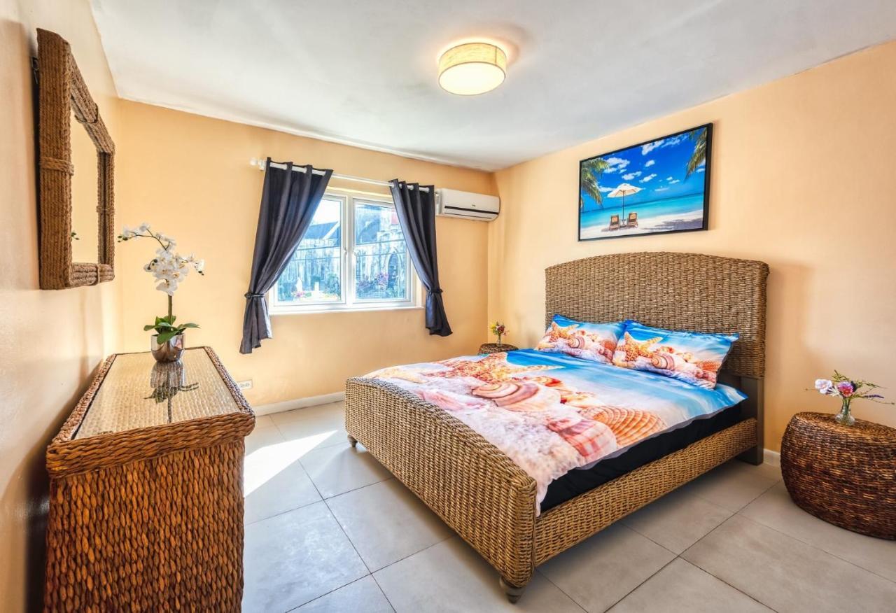 Apartment In Downtown At The Beach Nassau Ngoại thất bức ảnh