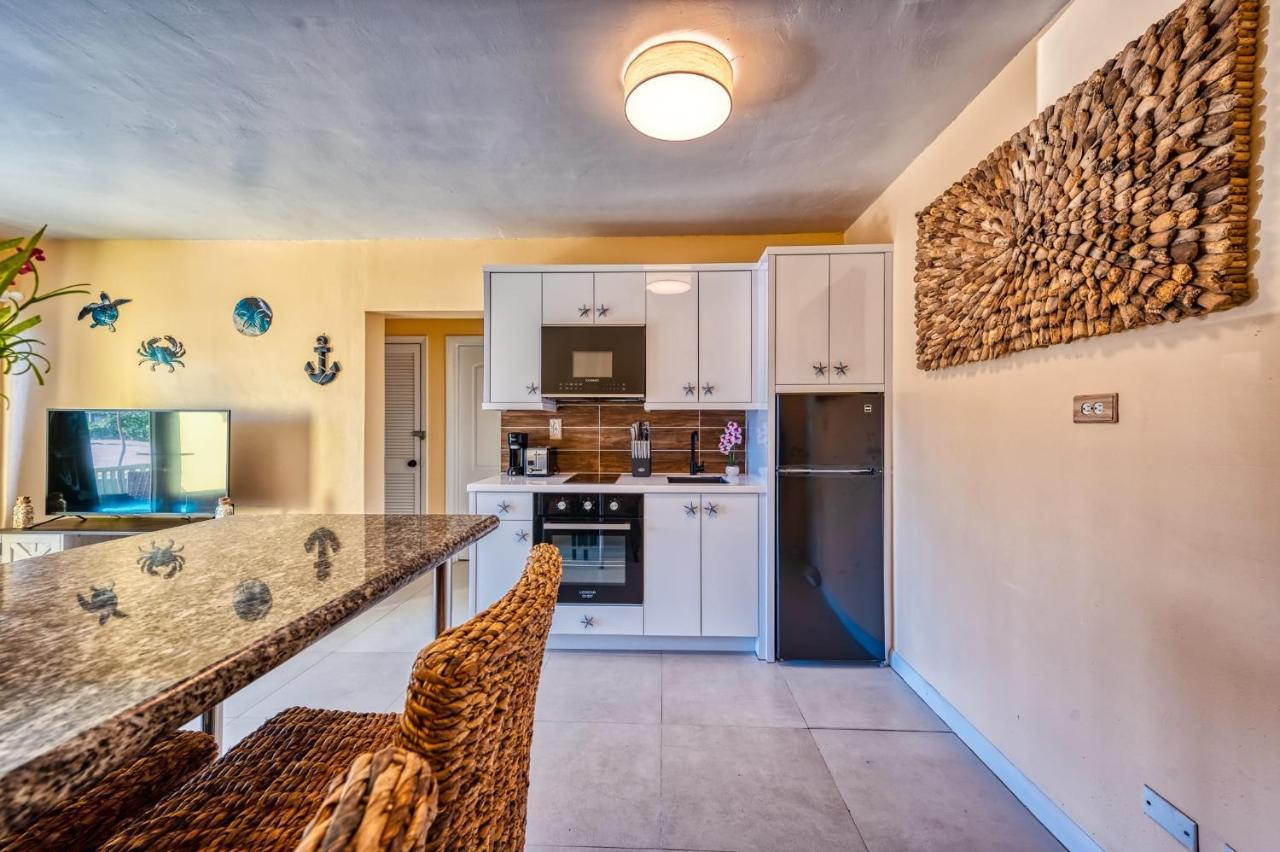 Apartment In Downtown At The Beach Nassau Ngoại thất bức ảnh